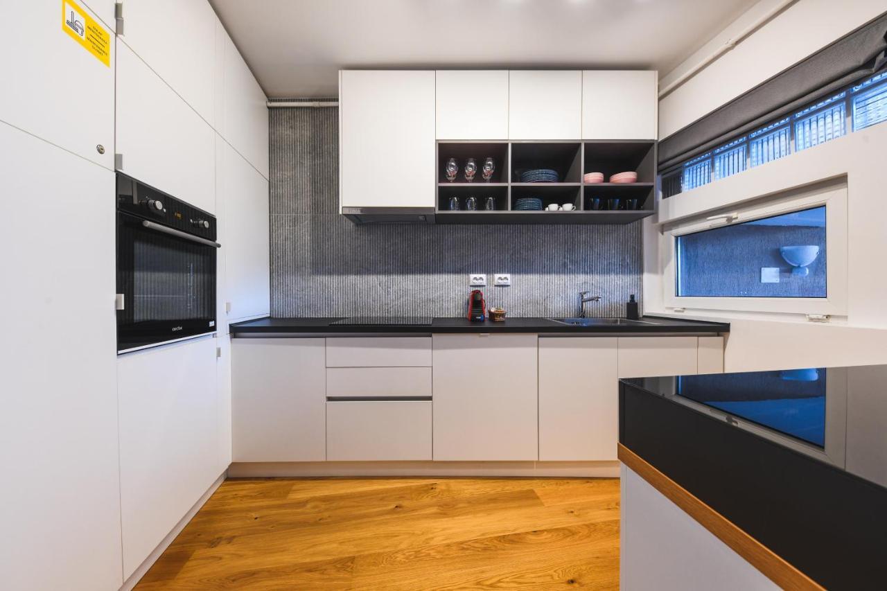 Charming 2 Bedroom Apartment Cluj-Napoca Esterno foto